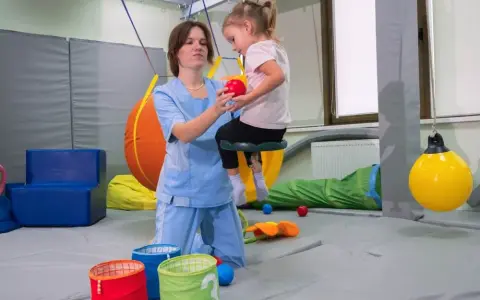 Praca jako terapeuta integracji sensorycznej – oferty i wymagania