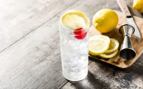 John Collins: Perfekcyjny przepis, historia i Tom Collins rozwiej wszelkie wątpliwości