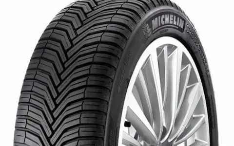 Opona całoroczna Michelin CrossClimate na feldze. Wyniki testu opon całorocznych potwierdzają jej wszechstronność.