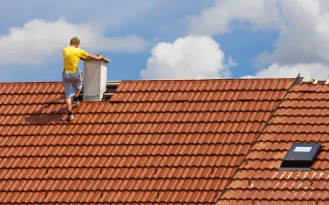 Budowa komina na dachu. Zastanawiasz się, ile kosztuje budowa komina?