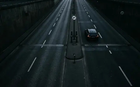 Ile schnie asfalt na zimno? Poznaj ważne czynniki wpływające na czas schnięcia