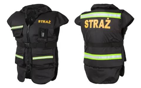 Czarna kamizelka asekuracyjna ze znakiem "STRAŻ" i odblaskami. Czy kamizelka asekuracyjna utrzyma na wodzie? Tak, to sprzęt ratowniczy.