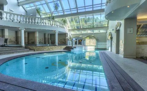 Basen, Spa, Jacuzzi: Jak wybrać idealny relaks dla siebie?