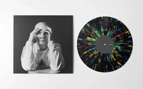 Okładka i kolorowy winyl z nowej płyty Ralpha Kaminskiego.