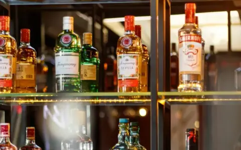 Drink bar na wesele: Cennik, pakiety i jak nie przepłacić?