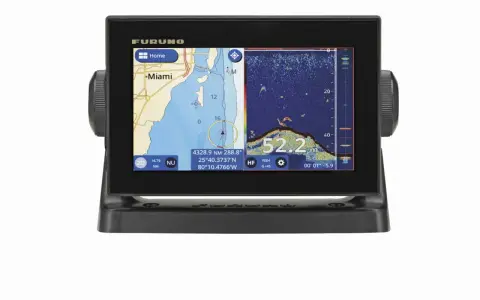 Un traceur GPS Furuno affiche une carte nautique de Miami et un sonar. Il indique la profondeur, la position et les poissons.