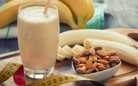 Shake proteinowy co daje - korzyści dla mięśni i odchudzania
