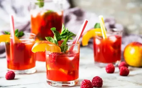 Soplica Malinowa: Proste drinki, które zrobisz w 5 minut!