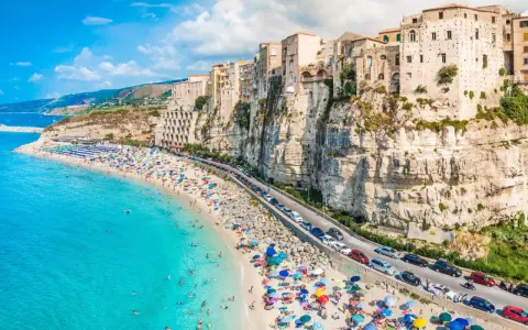Calabria: Guida alle Migliori Località Balneari (Tirreno vs Ionio)