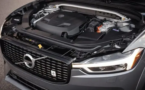 Volvo XC60 diesel czy benzyna: Który silnik naprawdę się opłaca?