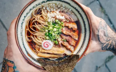 Japonia: Ramen od 11 PLN! Gdzie jeść tanio i jak zamawiać?
