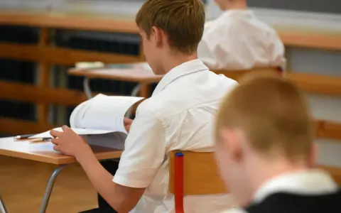 Szkoła a wygląd ucznia: Co wolno, a czego nie? Prawa ucznia