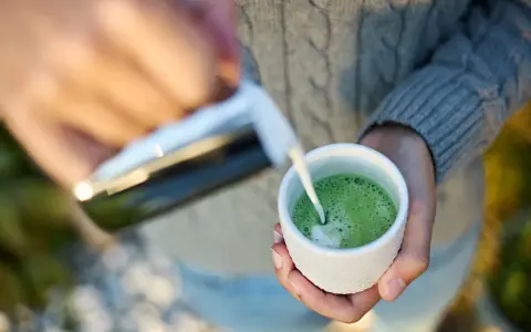 Jak smakuje matcha? Odkryj sekrety idealnego smaku!