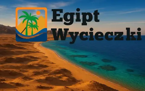 Piękna plaża i turkusowe morze w Egipcie. Wrzesień to idealny czas na wycieczki, by cieszyć się słońcem i ciepłą pogodą.