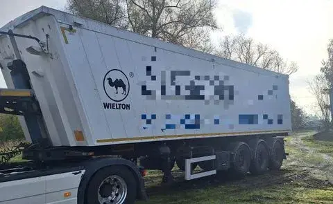 Ile kosztuje nowa naczepa Wielton? Sprawdź ceny i modele naczep