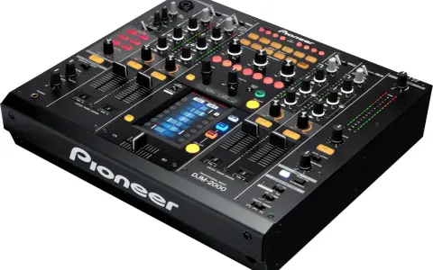 Profesjonalny mikser DJM-2000 Pioneer. Ten sprzęt to marzenie każdego DJ-a, który chce tworzyć niesamowite sety.