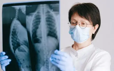 Rehabilitacja NFZ Wrocław: Znajdź termin "na cito" i omiń kolejki!