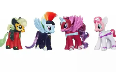 Kolekcja zabawek: my little pony postacie w strojach superbohaterów.