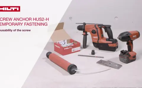 Hilti-verktyg för att borra i betongplatta: slagborrmaskin, mutterdragare, skruvankare och tillbehör.