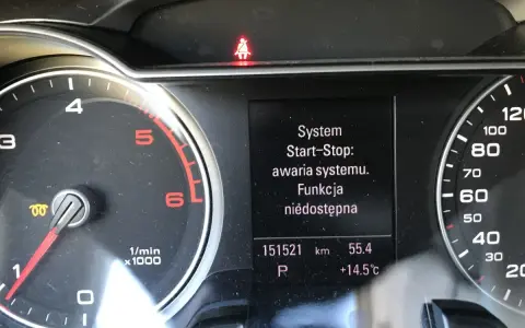 Awaria systemu Start-Stop w Audi p1602. Funkcja niedostępna. Na desce rozdzielczej świeci się kontrolka pasów.
