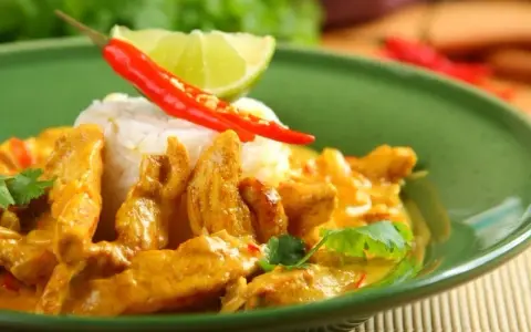 Sekret idealnego sosu curry do kurczaka: przepis i porady eksperta
