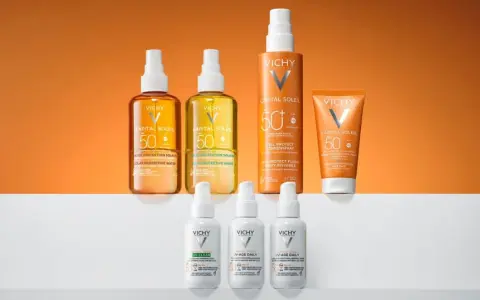 Gamme Vichy Capital Soleil : protection solaire SPF 50 pour une peau protégée du capital soleil. Des sprays et crèmes pour tous types de peau.