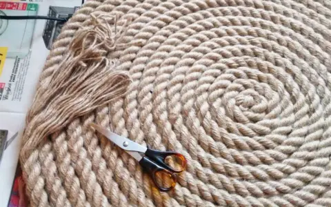 Jak stworzyć unikalny dywan DIY w prosty i tani sposób