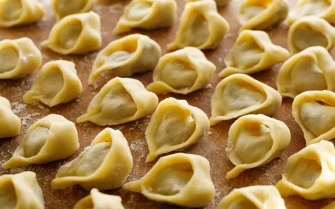 Pierogi na Wigilię: Jak mrozić i przechowywać, by były idealne?