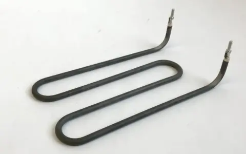 Un élément chauffant en forme de U, un **résistance tube** gris, avec des connecteurs métalliques aux extrémités, sur fond blanc.