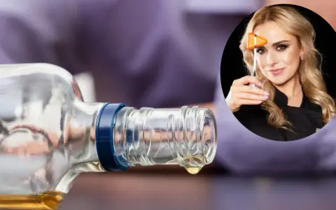 Jak sobie przypomnieć urwany film po alkoholu? Kobieta z młoteczkiem neurologicznym w okręgu sugeruje diagnozę.
