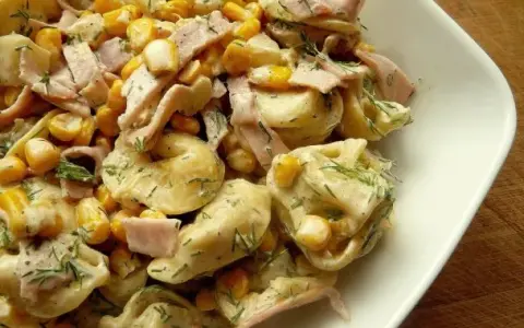 Tortellini z szynką parmeńską: Szybkie przepisy i najlepsze połączenia smaków