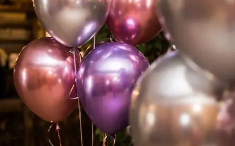 Jak przewieźć balony z helem bez obaw o ich uszkodzenie