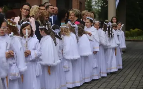 Pierwsza komunia święta ile lat? Odkryj, kiedy dziecko jest gotowe