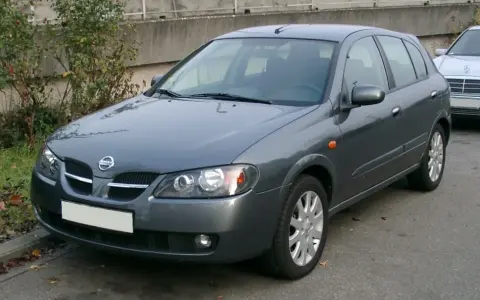 Nissan Almera N16: Pojemność baku (60L), rezerwa i zasięg