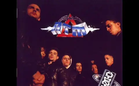 Le premier groupe de rap français, IAM, pose pour une photo emblématique.