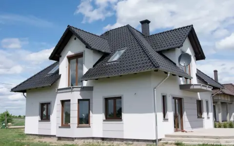 Ile kosztuje zrobienie boni na elewacji? Sprawdź ceny i metody