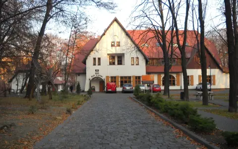 Dworek pod Lipami menu: odkryj śląskie smaki i ofertę przyjęć