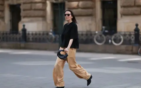 Co ubrać do beżowych spodni, aby wyglądać stylowo i modnie?