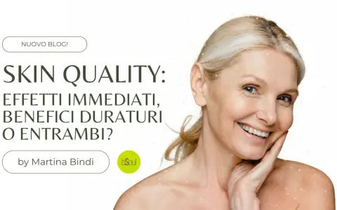 Donna sorridente con pelle luminosa, focus sulla qualità della pelle e i suoi benefici duraturi.