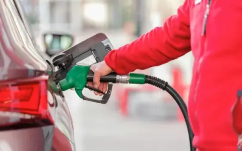 Używany diesel czy benzyna – co wybrać, by uniknąć kosztów?