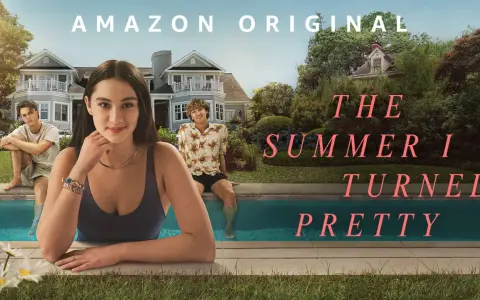 Tego lata stałam się piękna, a obok basenu siedzą dwaj chłopcy. Amazon Original.
