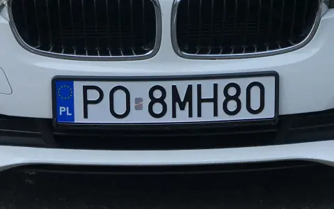 Tablica rejestracyjna PO 8MH80. Czy cyfry i litery mają znaczenie w numerologii tablic rejestracyjnych?