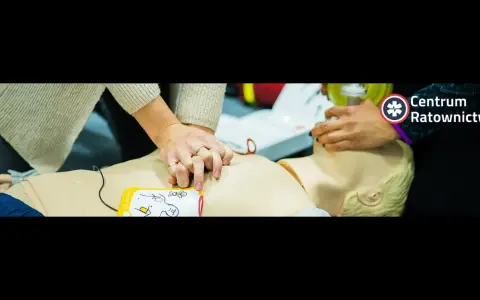 Jak działa defibrylator AED i jak może uratować życie w nagłych sytuacjach