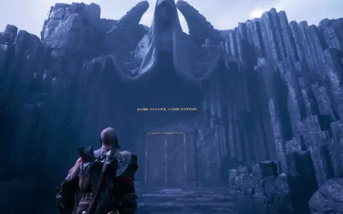 Kratos se enfrenta a una imponente estatua en la entrada de Valhalla, un lugar de gloria en God of War.