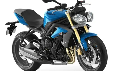 Niebieski Triumph Street Triple 675. Dane techniczne tego zwinnego motocykla to jego moc i osiągi.
