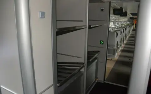 Gdzie bagaż w pociągu intercity? Sprawdź zasady i miejsca przechowywania