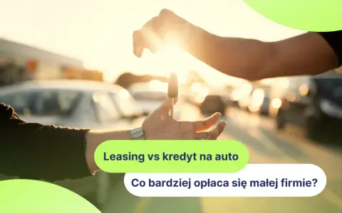 Przekazanie kluczyków do auta symbolizuje wybór między leasingiem a kredytem na auto dla małej firmy.
