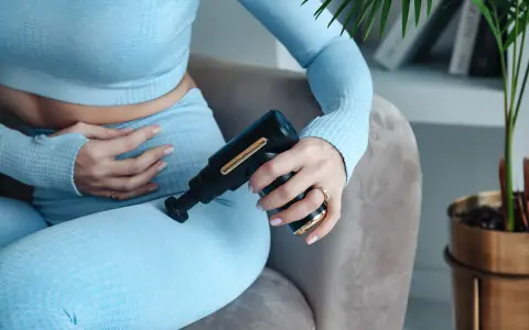 Czy pistolet do masażu rozbija cellulit? Sprawdź skuteczność tej metody