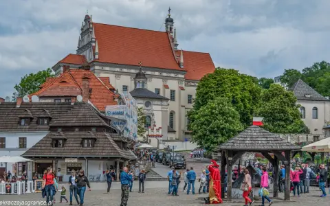 Kazimierz Dolny: przewodnik po atrakcjach, wąwozach i festiwalach