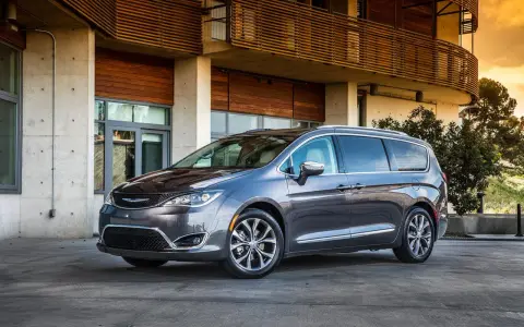Chrysler Pacifica: Jaki silnik wybrać? Benzyna 3.6 V6 czy hybryda PHEV?